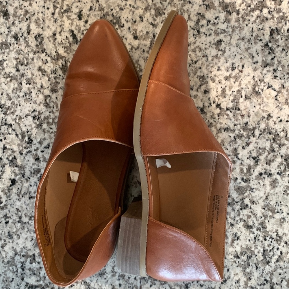 Size 10 universal thread shoes
